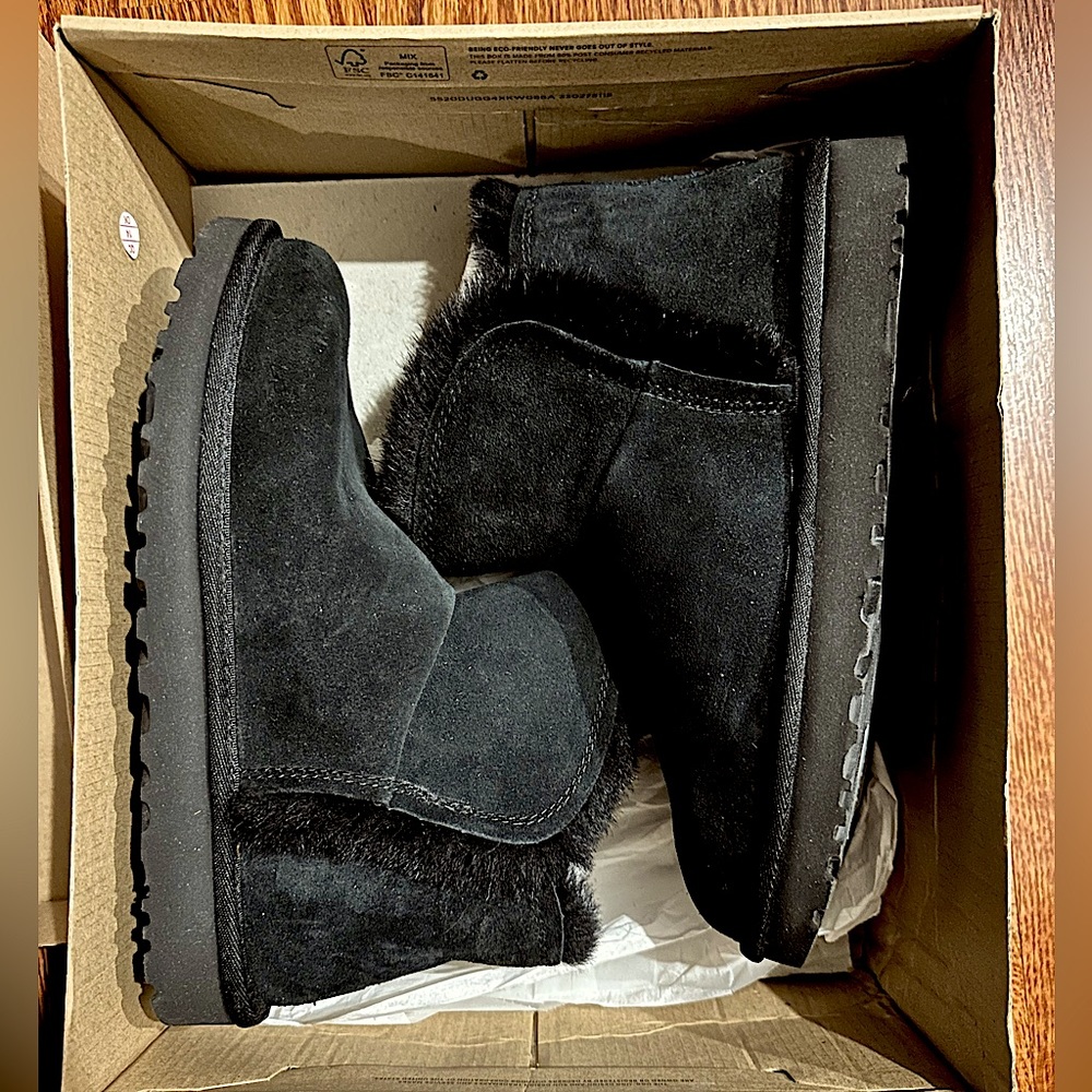 Ugg high low brand new low cut black shearling bootie NIB size 8